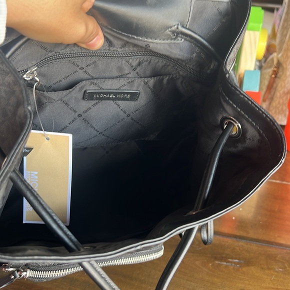 Woman’s Micheal Kors Backpack NWT - Picture 6 of 9